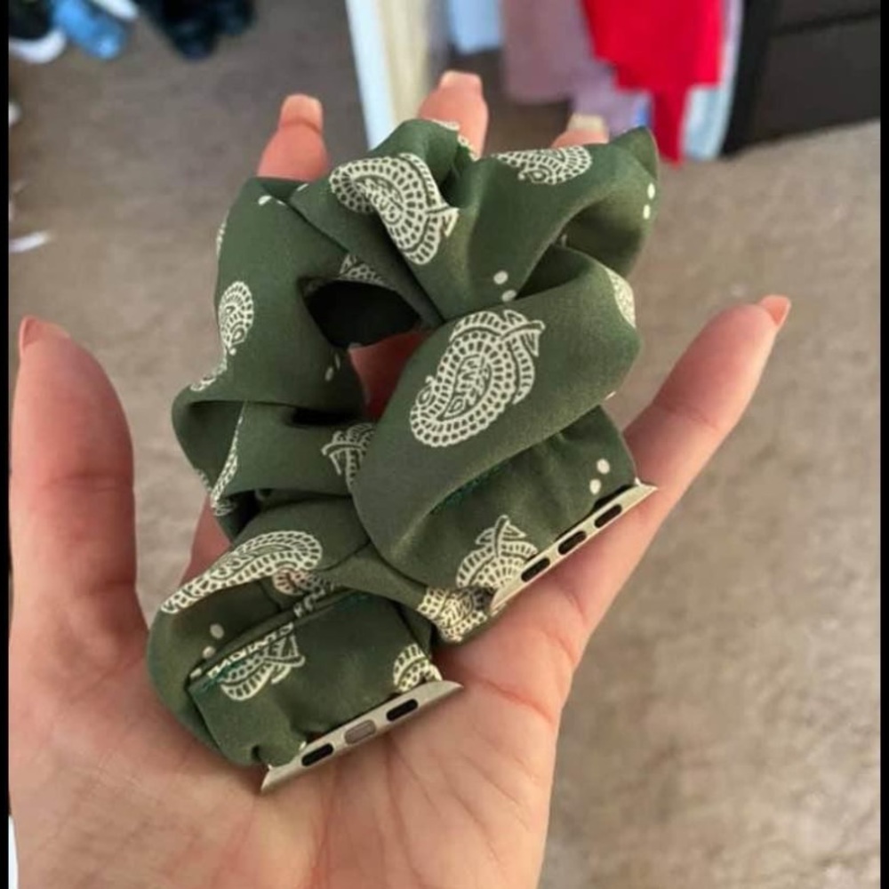 apple watch scrunchie band